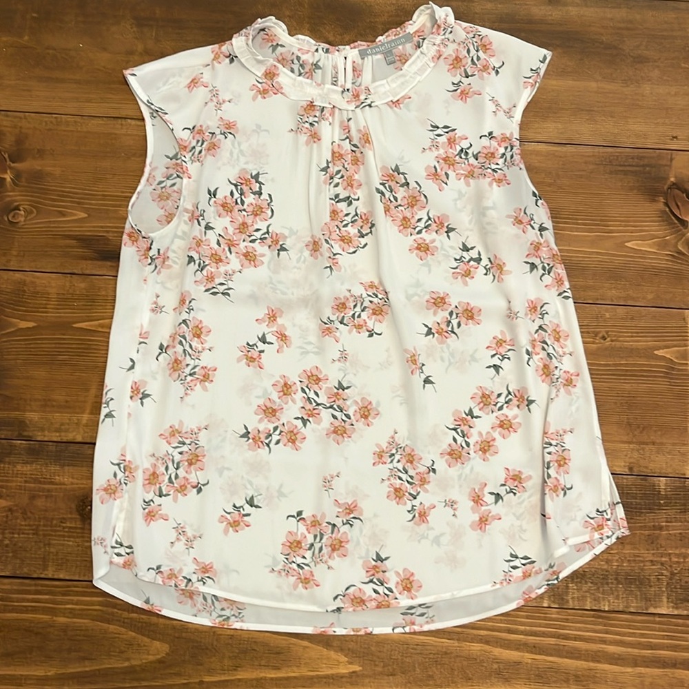 Daniel Rainn lightweight shell like tank